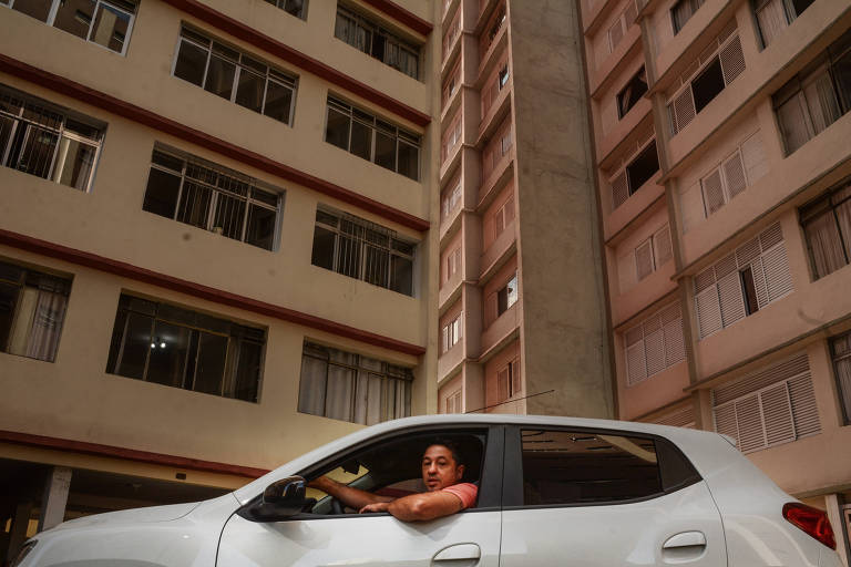 Com a inflação da gasolina, o advogado Marcos Barbosa reduziu viagens e tenta deixar o carro mais tempo na garagem