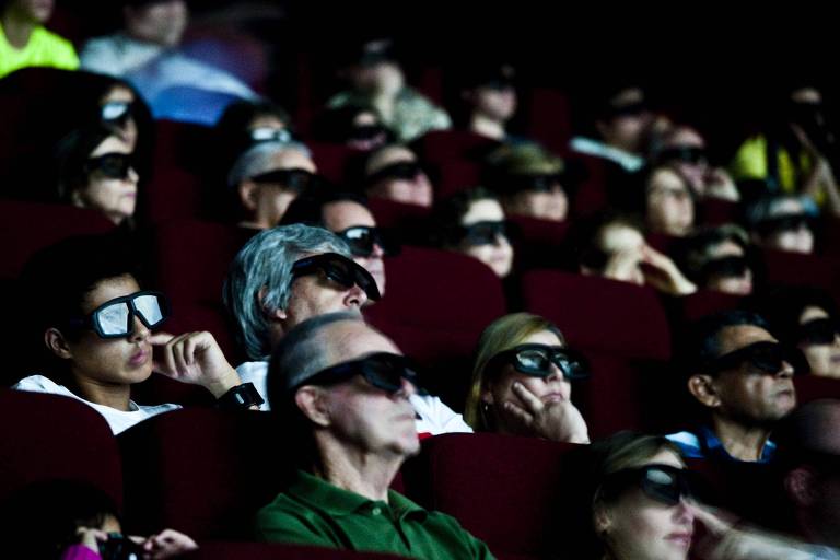 Público assiste ao filme 'Avatar' em 3D, no Espaço Unibanco Pompeia, em 2010