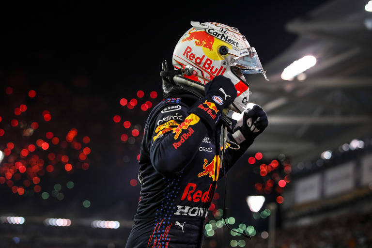 Max Verstappen, da Red Bull, comemora conquista do título de 2021 da F1