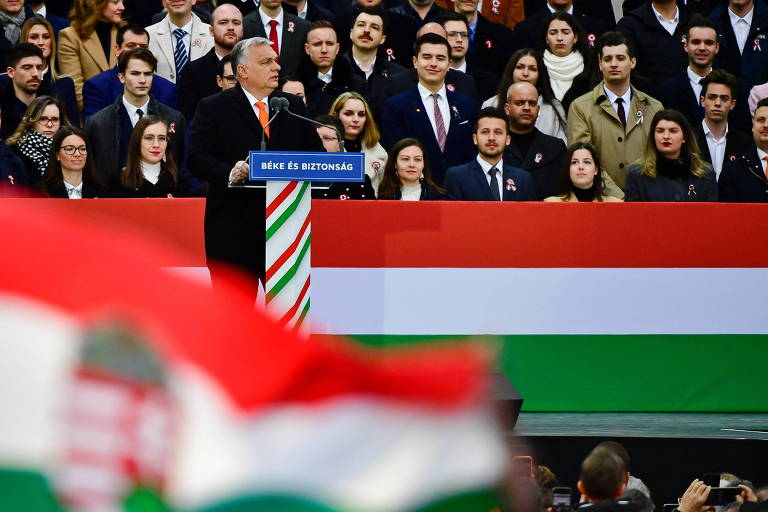 O premiê húngaro, Viktor Orbán, discursa durante comício em Budapeste