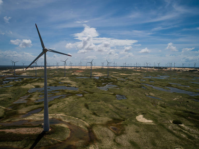 Parque de energia eólica na praia do Zumbi em Natal (RN)