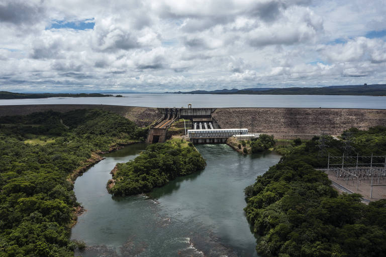 Vista aérea da usina hidrelétrica do Manso, no rio Manso,  principal afluente do rio Cuiabá, no Mato Grosso