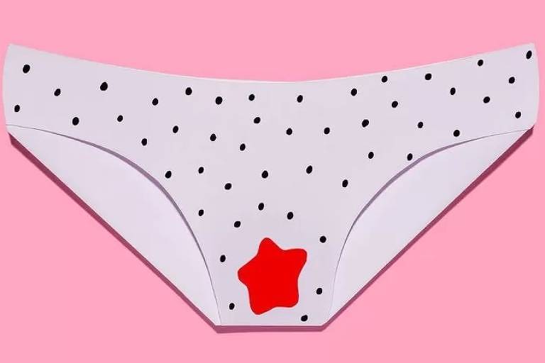 Ilustração de fundo rosa mostra uma calcinha branca com bolinhas pretas e mancha de sangue de menstruação