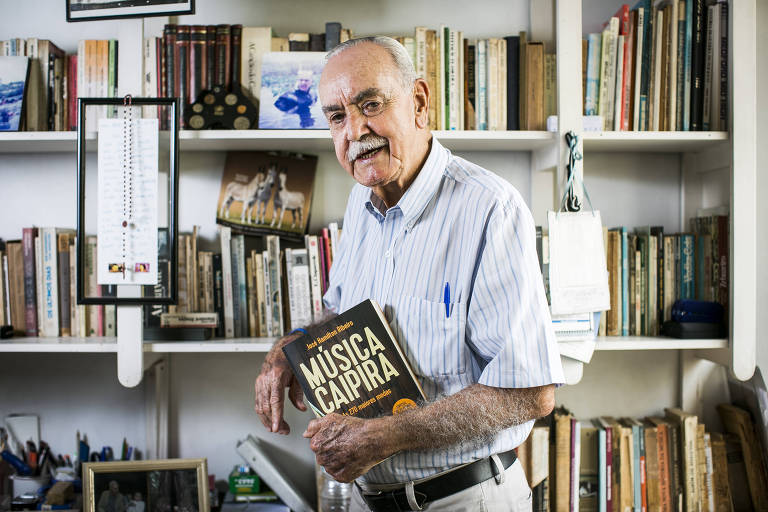 O jornalista José Hamilton Ribeiro, 86, em retrato de 2015 feito em sua casa em São Paulo