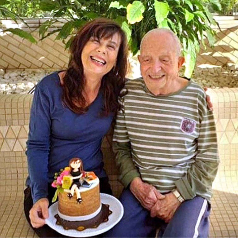 Mirian Goldenberg e o amigo José Guedes, 98, que liga para ela todos os dias desde o início da pandemia