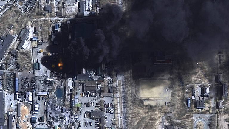 Shopping em Kiev é bombardeado no 26º dia da guerra; veja fotos do conflito