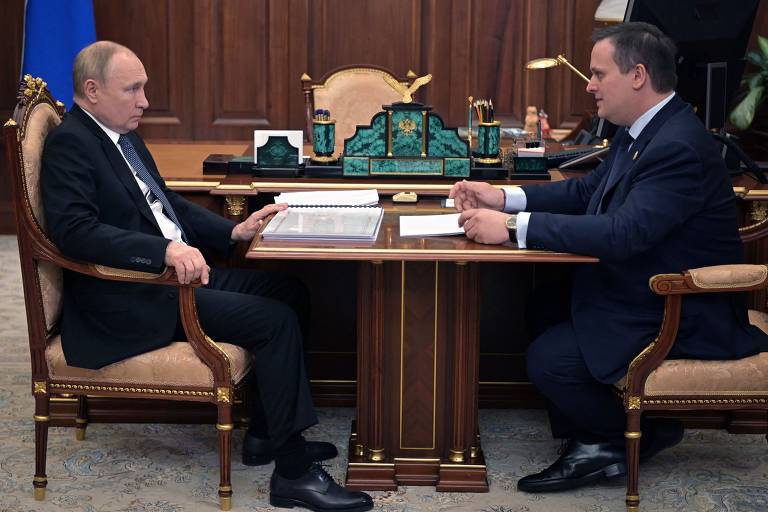 O presidente russo, Vladimir Putin, se reúne com o governador da região de Novgorod, Andrei Nikitin, no Kremlin, em Moscou