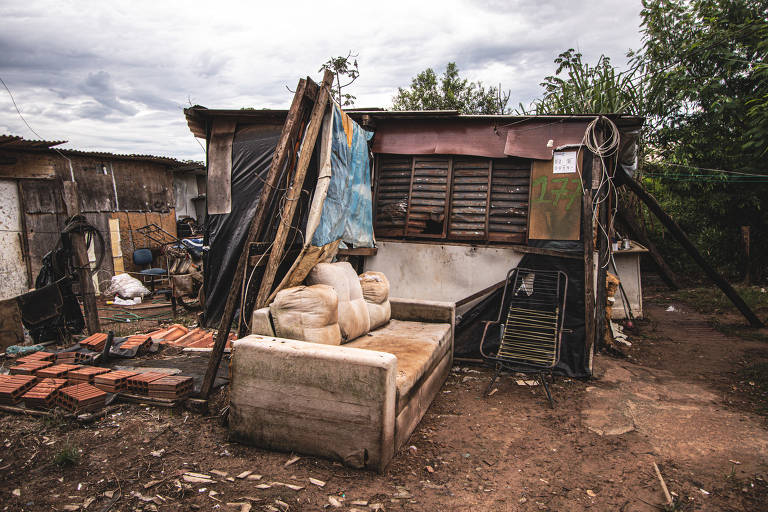 casas precárias na favela