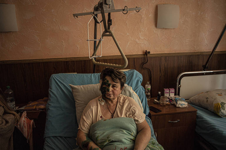 Ucraniana descreve dias de desespero após ataque da Rússia a abrigo lotado em Mariupol