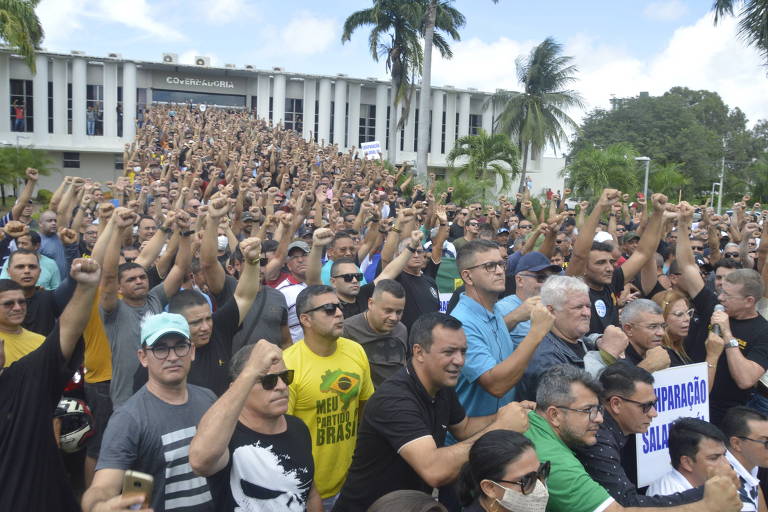 PMs protestam em frente à sede do Governo do RN por reajuste salarial