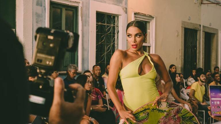 De 'Girl from Rio' a 'Boys Don't Cry', veja apostas de Anitta para emplacar no exterior 