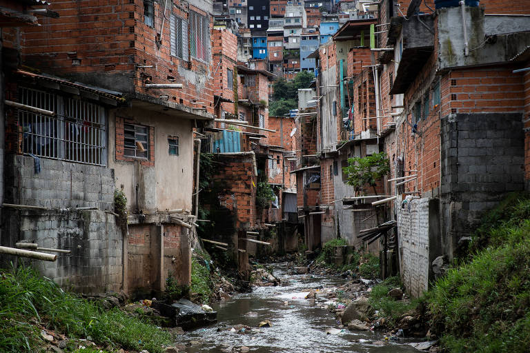 Verão com chuvas concentradas deixa mortos e prejuízo na periferia de São Paulo