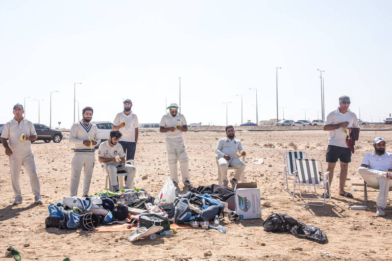 Praiticantes de críquete no Qatar, onde esporte é muito popular