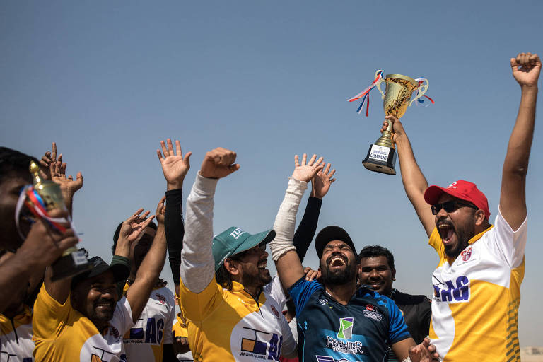 Praticantes de críquete no Qatar, onde esporte é muito popular