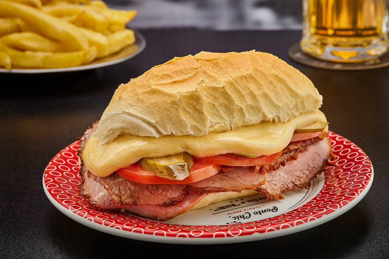 Bauru, sanduíche criado em 1937 no Ponto Chic, é o lanche mais famoso da casa até hoje