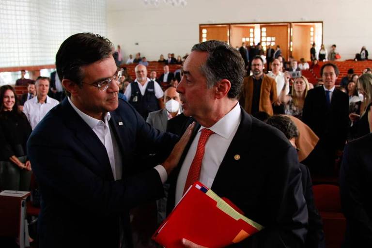 Rodrigo Garcia e Luís Roberto Barroso durante evento 'Fórum O Vale de Democracia'