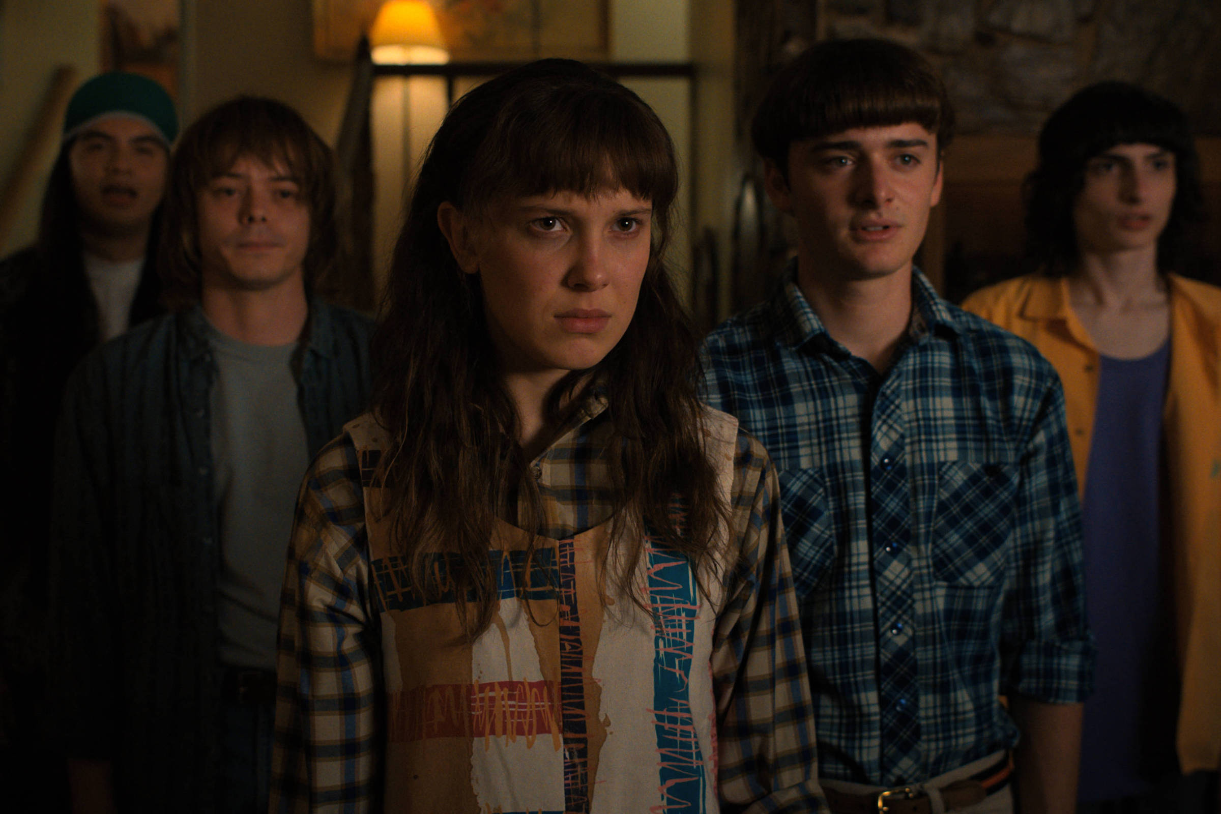 Além de 'Stranger Things': estrelas da série surfam na música