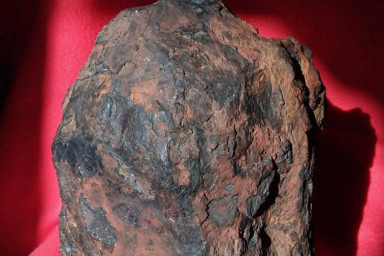 Meteorito de 26 kg passou seis anos como adorno de mesa na Paraíba