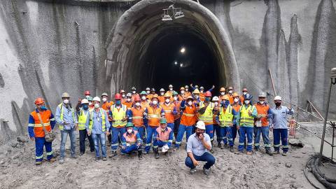 Mestre de túneis Anderson Pereira (Bota Fora), em frente ao túnel 1, no km 65 da Tamoios