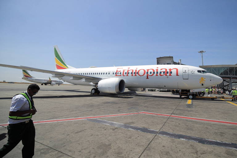 Boeing 737 da Ethiopian Airlines no Aeroporto Internacional de Bole, em Adis Abeba, na Etiópia