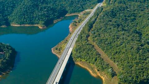 Rodovia dos Tamoios, obra da Construtora Queiroz Galvão