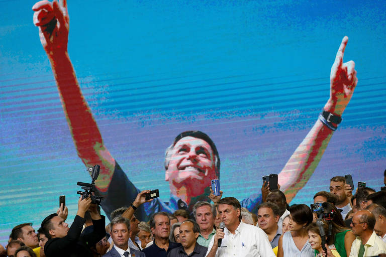 Bolsonaro discursa em clima de comício e diz que eleição é luta 'do bem contra o mal'