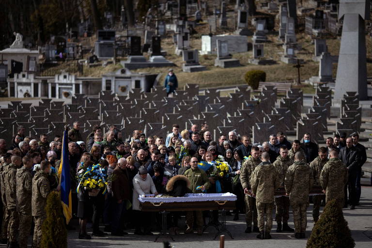 Ataque russo danifica memorial do Holocausto em Kharkiv; veja fotos da guerra na Ucrânia