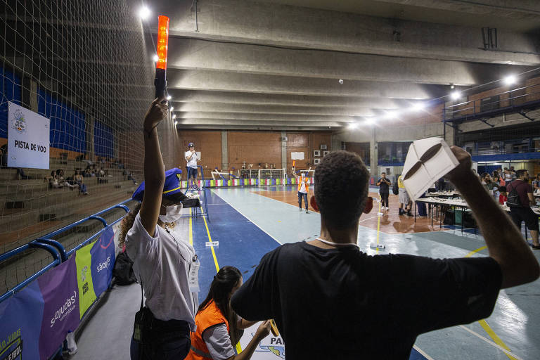 No Mundial de avião de papel, brasileiros fazem de hobby um sonho olímpico