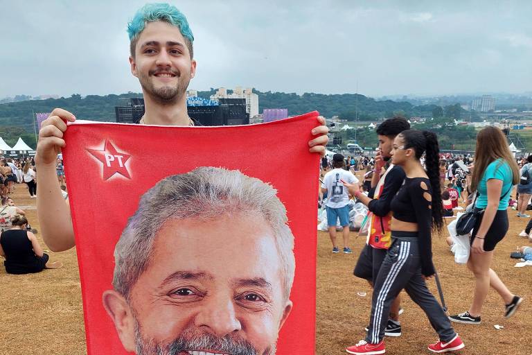 Segurança do Lollapalooza tentou tomar toalha de Lula que Pabllo Vittar usou
