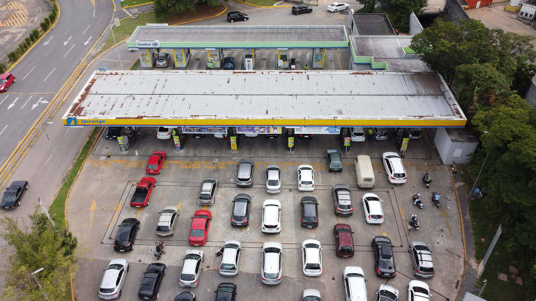 Enquanto o general Silva e Luna defendia a manutenção da política de preços da companhia, que acompanha as cotações internacionais, Bolsonaro tinha como objetivo retardar os repasses ao consumidor pelo maior tempo possível e propôs revisão da política da estatal
