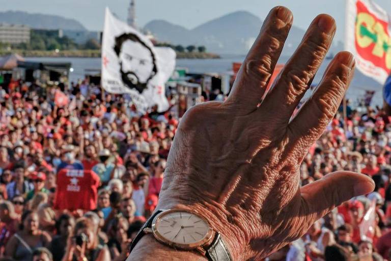 Bolsonaristas e Moro ironizam Lula por uso de relógio importado