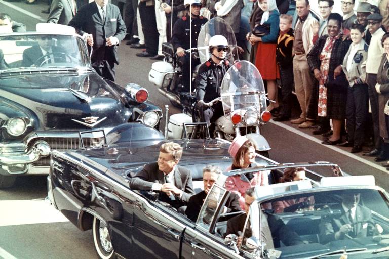 Em 'JFK Revisitado: Através do Espelho', o cineasta Oliver Stone analisa documentos sobre o atentado contra o presidente americano John Kennedy que deixaram de ser sigilosos