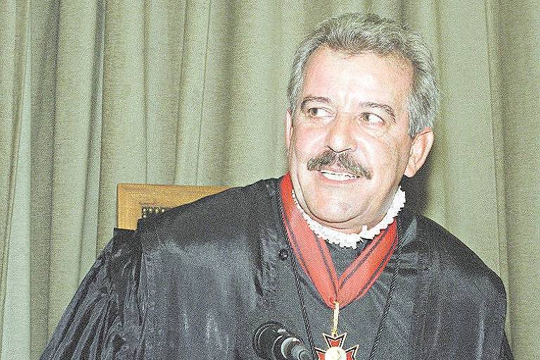 Conselheiro Robson Marinho durante sua posse como presidente do TCE-SP, em 2000
