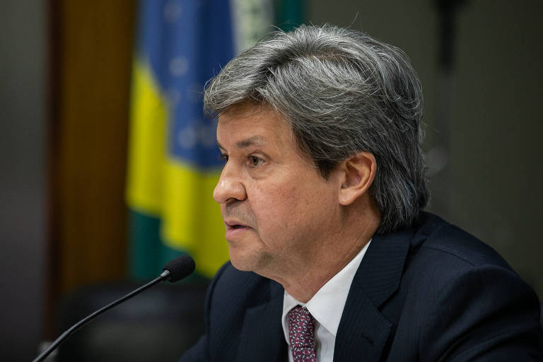 Não há recursos para elevar os R$ 400 do Auxílio Brasil, diz secretário do Tesouro