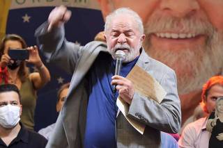 Lula participa de Ato de filiação de Roberto Requião ao PT