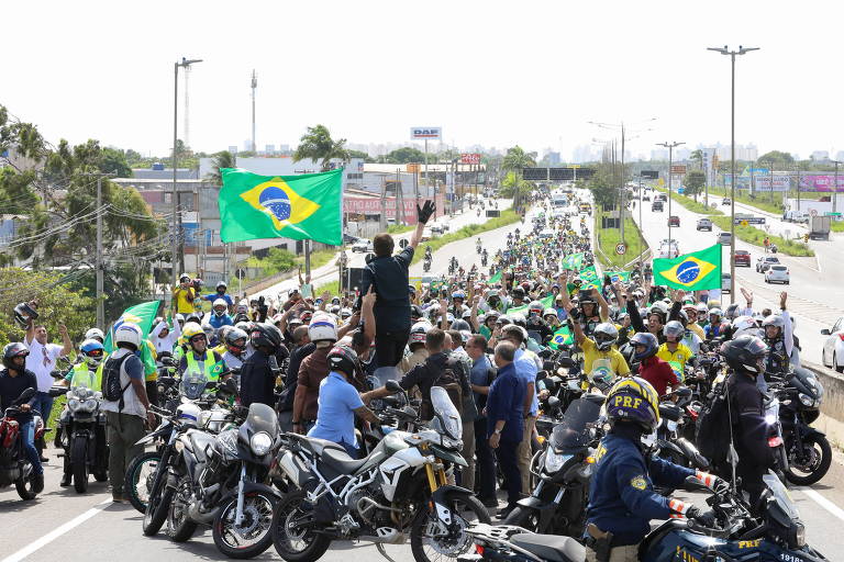 Bolsonaro em motociatas e jeguiata pelo país