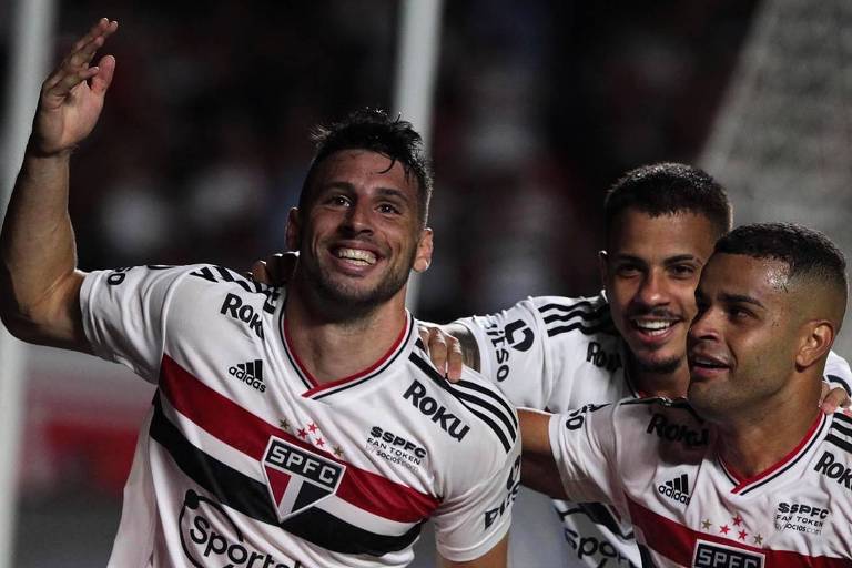 São Paulo vence o Palmeiras e fica perto do título Paulista - 30/03/2022 -  Esporte - Folha