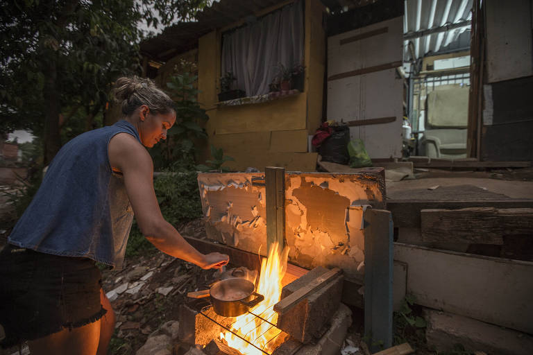 Além de maior risco de acidentes, a queima de lenha também libera partículas prejudiciais para a saúde e para o meio ambiente.