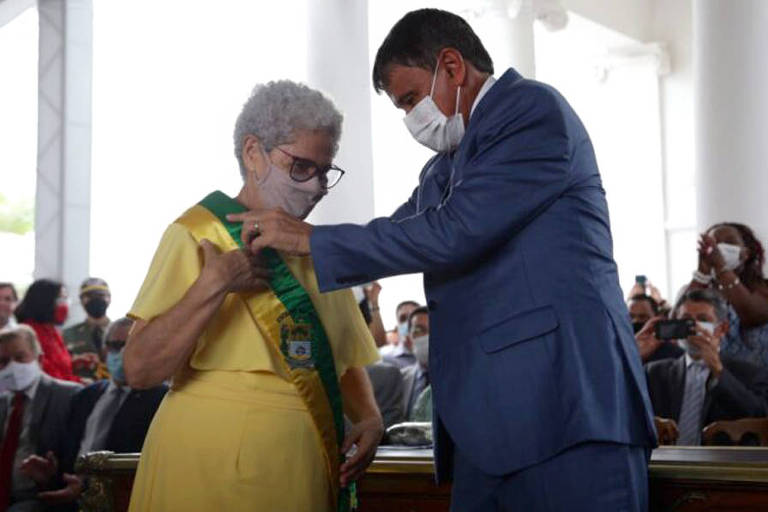 Wellington Dias transmite o cargo de governador do Piauí para Regina Sousa

