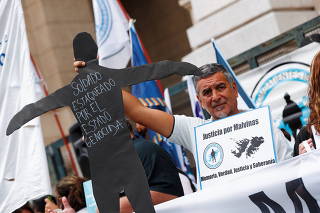 Falklands War veterans demand justice in Buenos Aires, Argentina
