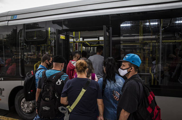 Greve de ônibus em São Paulo é suspensa