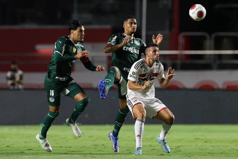 Sao Paulo, Brazil. 03rd Apr, 2022. SP - Sao Paulo - 03/04/2022 - PAULISTA  2022 FINAL, PALMEIRAS X SAO PAULO - jogadores do Palmeiras durante  aquecimento antes da partida contra o Sao