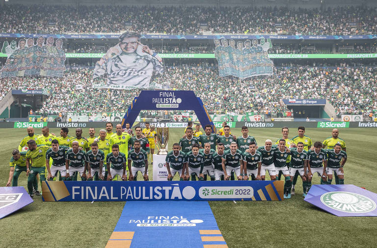 SP - Sao Paulo - 04/03/2022 - PAULISTA 2022 FINAL, PALMEIRAS X SAO PAULO -  Palmeiras players celebrate the title of champion during the award ceremony  after winning against Sao Paulo in