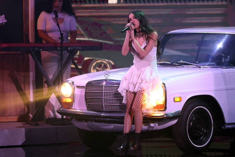 Olivia Rodrigo apresenta ‘drivers licenseʼ durante o Grammy 2022
