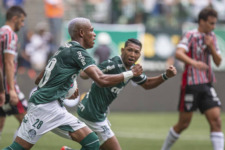 Danilo (com a bola) comemora gol do Palmeiras na final do último Campeonato Paulista