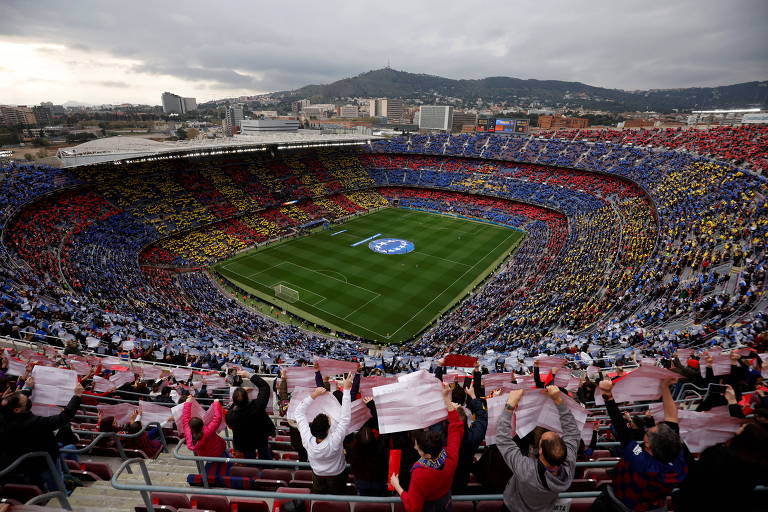 Camp Nou lotado mostra que paixão pelo futebol pode ir além do gênero