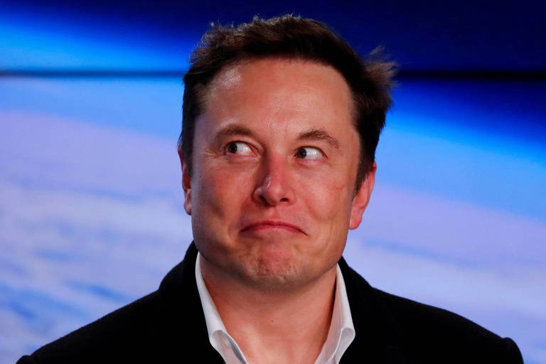 Elon Musk durante uma coletiva de imprensa após o lançamento do foguete Falcon 9 da SpaceX, empresa que fundou