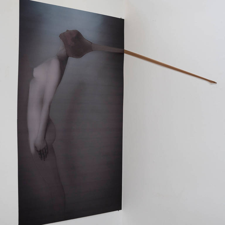 Obra "Meia Invisível", de Carolina Kasting