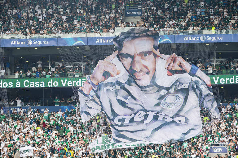 Torcida do Palmeiras homenageou o técnico Abel Ferreira durante a final do Paulista
