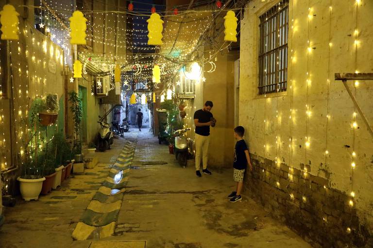 Iluminação para o Ramadã em Bagdá e protesto ambiental na Espanha; veja fotos de hoje